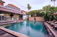 สระว่ายน้ำ SMV - garden - 8-BR · 8BR Garden Villa Walk to Beach and Shops Legian