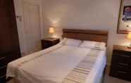 Bedroom 5 Oakridge, St Mellion, Cornwall + 2 Leisure Passes