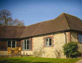 Exterior 2 Benbow Holiday Cottages