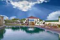 Swimming Pool Savoy Suites Noida