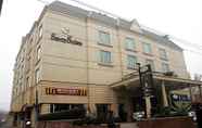 Luar Bangunan 3 Savoy Suites Noida