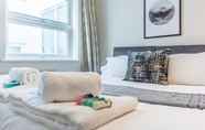 Kamar Tidur 5 Luxurious Modern One Bedroom Apartment