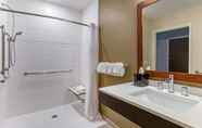 In-room Bathroom 6 Comfort Suites Albuquerque Airport