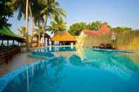 Kolam Renang Wind Beach Resort