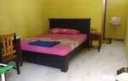 Bedroom 4 Losmen Tut Wuri 2