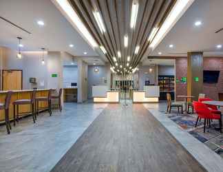 Lobby 2 La Quinta Inn & Suites by Wyndham Manassas Va-Dulles Airport
