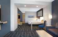 Bedroom 4 La Quinta Inn & Suites by Wyndham Manassas Va-Dulles Airport