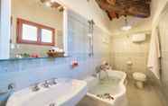In-room Bathroom 5 Villa Alessandro