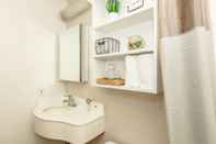 In-room Bathroom InTown Suites Extended Stay Chesapeake VA - Greenbrier Road