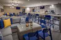 Bar, Cafe and Lounge Best Western Plus Executive Residency Rigby's Water World Hotel