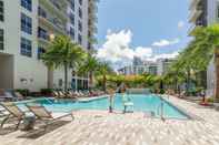 Swimming Pool Biscayne Townhomes by Sextant