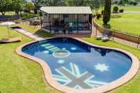 Swimming Pool Econo Lodge Savannah Park Tamworth