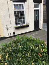 Bangunan 4 Unique &inviting 2-bed Town House in Darlington