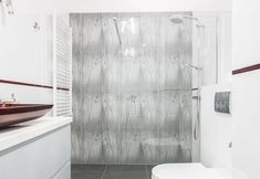 In-room Bathroom 6 oompH Koszyki Luxurious Apartments