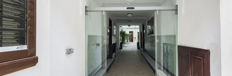 Lobby oompH Koszyki Luxurious Apartments