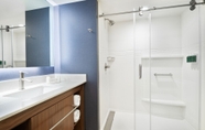 In-room Bathroom 6 Residence Inn by Marriott Providence Lincoln