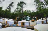 Kolam Renang Lake Forest Lodge