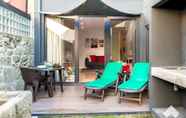 Ruang Umum 4 Bianc1 · Light-filled Apartment With Garden Downtown