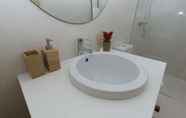 In-room Bathroom 7 Sbra01 · Hidden Gem Apartment Design · Wifi · Netflix