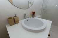 In-room Bathroom Sbra01 · Hidden Gem Apartment Design · Wifi · Netflix