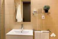 In-room Bathroom Graca1 · Apartment 92 · Your Home in Lisbon