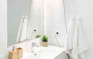 In-room Bathroom 7 Colimi · The Wondrous Apartment Next to Av. Aliados