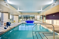 Swimming Pool Home2 Suites by Hilton Denver Northfield