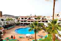 Kolam Renang Pool View Los Cristianos by HelloApartments