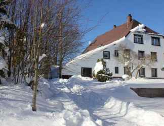 Bangunan 2 Charming Apartment in the Climatic Health Resort of Lauterbach in the Black Forest