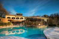 Kolam Renang Charming Holiday Home in Sorano With Swimming Pool