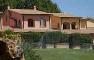 Exterior 7 Charming Holiday Home in Sorano With Swimming Pool