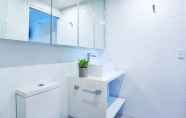 In-room Bathroom 2 Ultimate Prestige 2bed2bath Hamiltonapt