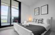 Kamar Tidur 2 Breathtaking Lake/parkview Apt Pool&gym@3br