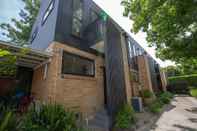 Exterior Designer Taste 2BR Townhouse@hawthorn