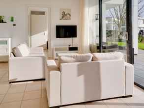 Lobby 4 Luxury Holiday Home in Zeewolde With Terrace