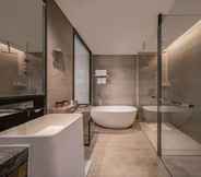 In-room Bathroom 7 Ocean Spring Resort Chengdu - MGallery