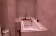 In-room Bathroom 2 StayPlus Home near Amusement Park