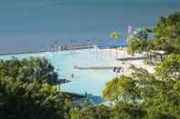 Swimming Pool Oaks Cairns Hotel