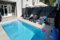 สระว่ายน้ำ Apartment 'holiday Above Dubrovnik'