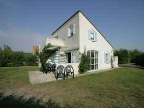 Exterior 4 Detached Villa With Dishwasher and Fireplace on Texel