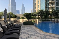 สระว่ายน้ำ Elite Royal Apartment - Burj Khalifa & Fountain view - Excellence