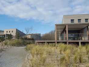 Exterior 4 Luxurious Villa With a Nice Deck, in Nature Reserve De Punt