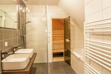 Entertainment Facility Luxurious Villa With Whirlpool and Wifi, 4km From Maastricht