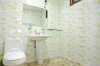 In-room Bathroom Morwenna Pension