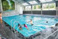 Swimming Pool Comfortable Chalet With Wifi, in a Water-rich Area