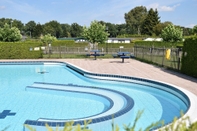 Swimming Pool Comfortable Chalet With Sauna and is Located Near the Veluwe