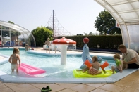 Swimming Pool Family-friendly Villa in Near Centre of Kortgene