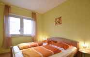 Kamar Tidur 6 Spacious Holiday Home in Zierow With Sauna