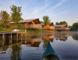 ภายนอกอาคาร 2 Lovely Tent With a Kitchen and Bathroom, Located Near a Pond