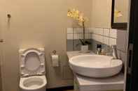 In-room Bathroom Easy Stay - The Tyrwhitt